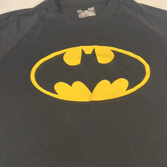 Under armour, Batman size small tee shirt - Picture 2 of 4